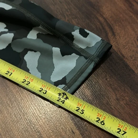 Athleta Lightning Camo 7/8 Tight in Super Sonic Size Medium Leggings - Picture 15 of 15